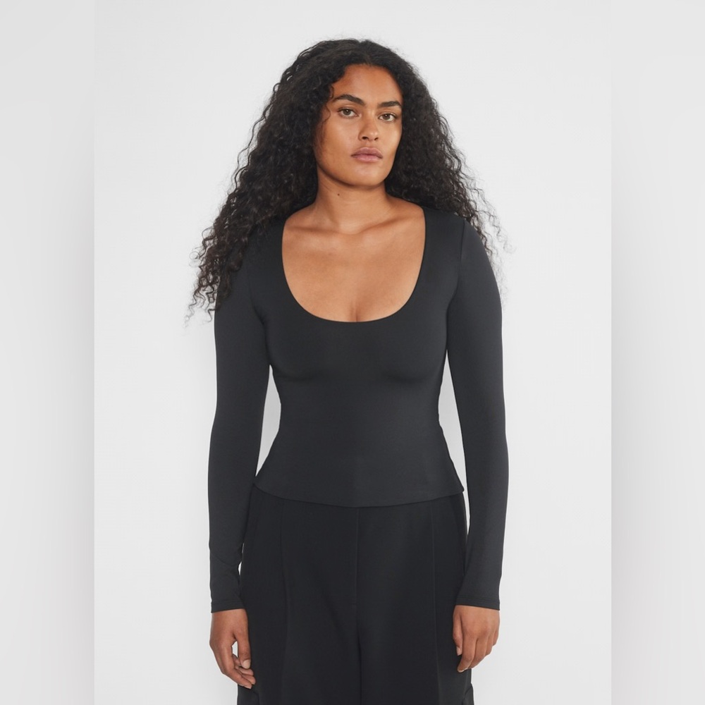 NWT - Aritzia Contour Scoopneck Longsleeve - Medium - Black